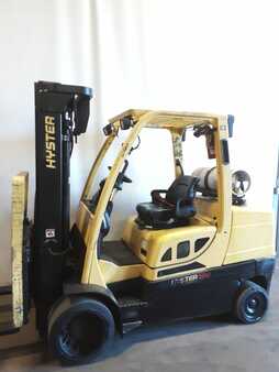Propane Forklifts 2017  Hyster s100ft (1) 