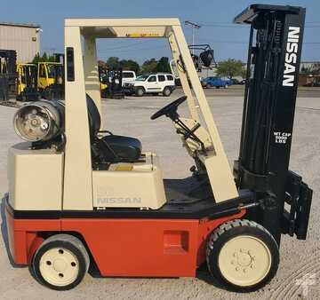 Propane Forklifts 1996  Nissan cph02a25v (1) 