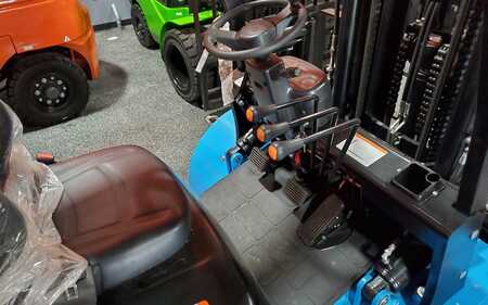 Diesel Forklifts 2024  Viper FD35 (10)