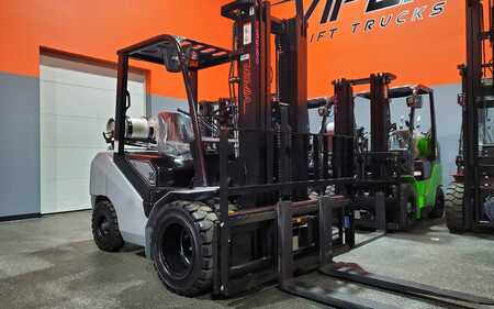 Propane Forklifts 2024  Viper FY35 (24)