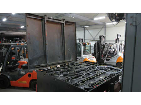 Sähkö - 4 pyör 2018  Kalmar ECG80-6 (12)