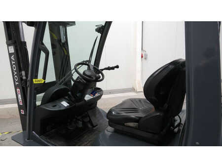 Gasoltruck 2021  Toyota 02-8FGF25 (13)