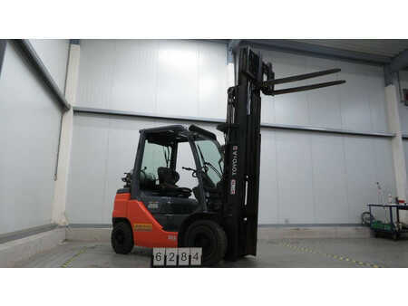 Treibgasstapler 2021  Toyota 02-8FGF25 (4)