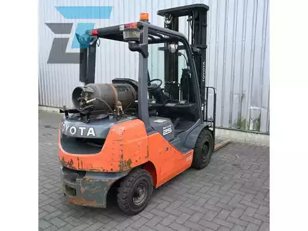 Gas gaffeltruck 2015  Toyota 02-8FGF25 LPG Heftruck (9)
