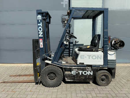 Gas gaffeltruck - Komatsu 1.5T LPG Heftruck (1)