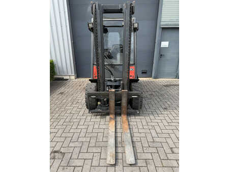 Gázüzemű targoncák 2007  Linde H30T LPG Heftruck (9)