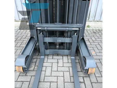 Retraky 2015  Linde R14-01 Elektrische reachtruck 3235H! Batterij 2020! (14)