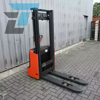 Ruční vysokozdvižný vozík 2022  Linde L12 Elektrische stapelaar (10)