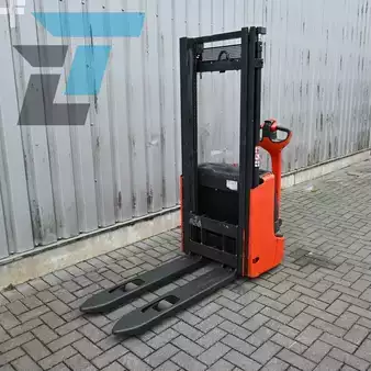 Ruční vysokozdvižný vozík 2022  Linde L12 Elektrische stapelaar (2)