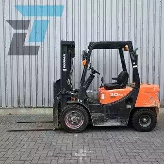 Dieselový VZV 2019  Doosan D30GP (1)