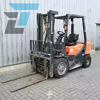 Dieselový VZV 2019  Doosan D30GP (2)