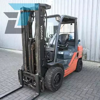Carrelli elevatori GPL 2012  Toyota 02-8FGF30 LPG Heftruck (12)