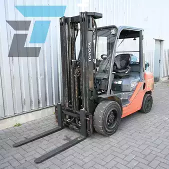 Carrelli elevatori GPL 2012  Toyota 02-8FGF30 LPG Heftruck (2)