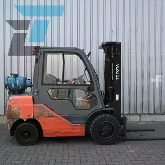 Carrelli elevatori GPL 2012  Toyota 02-8FGF30 LPG Heftruck (6)