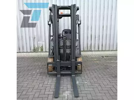 Elektromos 4 kerekű 2014  Linde E25-01 Elektrische Heftruck (10)