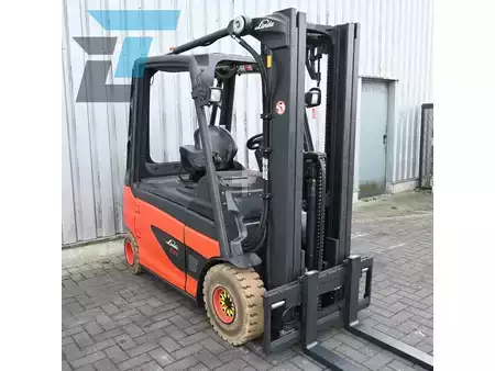 Elektromos 4 kerekű 2014  Linde E25-01 Elektrische Heftruck (11)