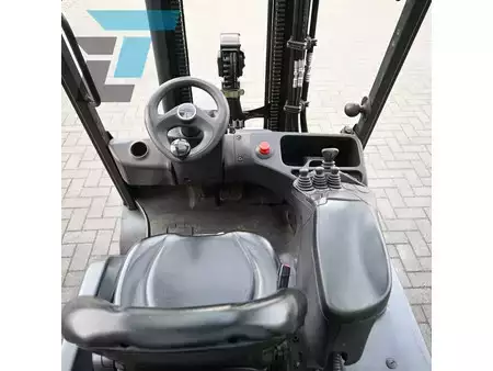 Elektromos 4 kerekű 2014  Linde E25-01 Elektrische Heftruck (13)