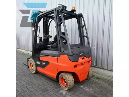 Elektromos 4 kerekű 2014  Linde E25-01 Elektrische Heftruck (3)