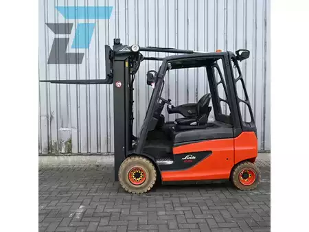 Elektromos 4 kerekű 2014  Linde E25-01 Elektrische Heftruck (4)
