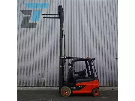 Elektromos 4 kerekű 2014  Linde E25-01 Elektrische Heftruck (5)