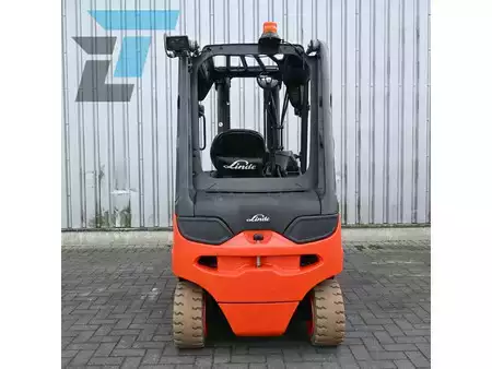 Elektromos 4 kerekű 2014  Linde E25-01 Elektrische Heftruck (7)