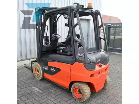 Elektromos 4 kerekű 2014  Linde E25-01 Elektrische Heftruck (8)