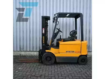Elektromos 4 kerekű 1996  Hyster J2.50XM Elektrische heftruck (1)