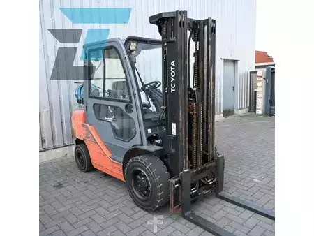 Wózki gazowe 2012  Toyota 02-8FGF30 LPG Heftruck (11)