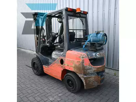 Wózki gazowe 2012  Toyota 02-8FGF30 LPG Heftruck (3)