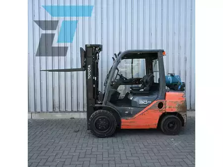 Wózki gazowe 2012  Toyota 02-8FGF30 LPG Heftruck (4)
