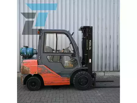 Wózki gazowe 2012  Toyota 02-8FGF30 LPG Heftruck (6)