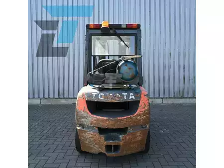 Wózki gazowe 2012  Toyota 02-8FGF30 LPG Heftruck (7)