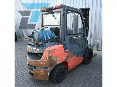 Wózki gazowe 2012  Toyota 02-8FGF30 LPG Heftruck (9)