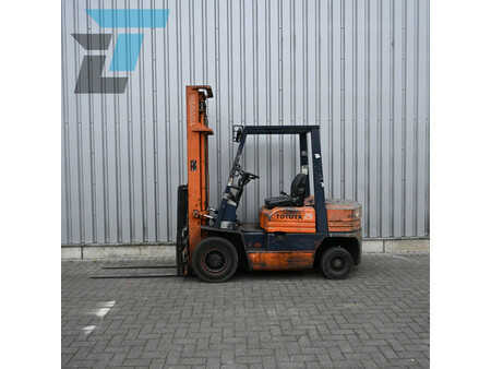 Dieseltrukki 1991  Toyota 02-5FDF25 (1)