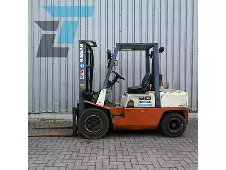Diesel heftrucks - Nissan FGJ02A30U Diesel heftruck (1)