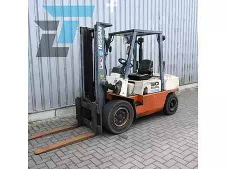 Diesel heftrucks - Nissan FGJ02A30U Diesel heftruck (2)