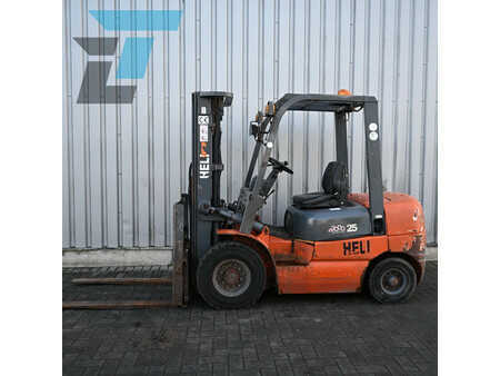 Dieselstapler - Heli CPCD25 Diesel heftruck (1)
