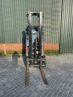 Propane Forklifts 2011  Linde H20T (12) 