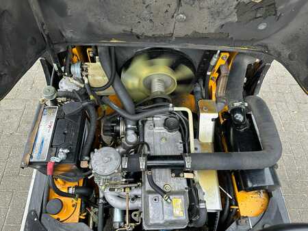 Chariot élévateur gaz - Hyundai HLF30 (16)