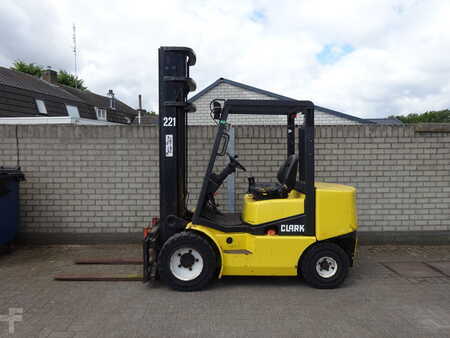 Diesel Forklifts 1996  Clark CDP30 (1)