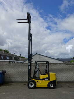 Diesel Forklifts 1996  Clark CDP30 (5)