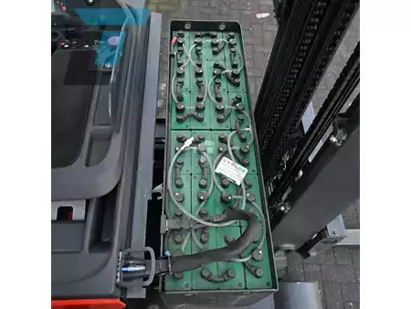 Chariots à mât rétractable 2014  Linde R14 Elektrische reachtruck (19)