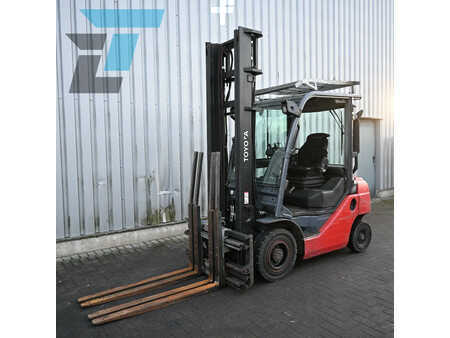 Dieseltruck 2015  Toyota 06-8FD20F Diesel heftruck (2)