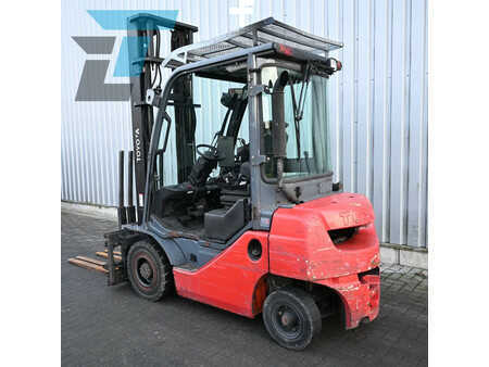 Dieseltruck 2015  Toyota 06-8FD20F Diesel heftruck (3)