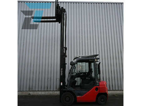 Dieseltruck 2015  Toyota 06-8FD20F Diesel heftruck (4)