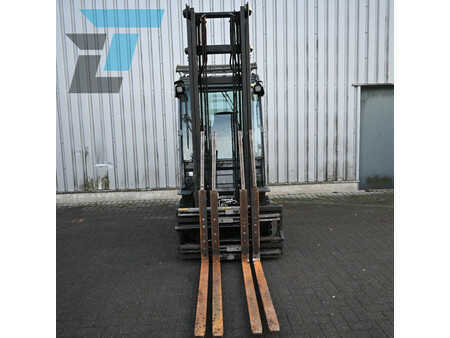 Dieseltruck 2015  Toyota 06-8FD20F Diesel heftruck (9)