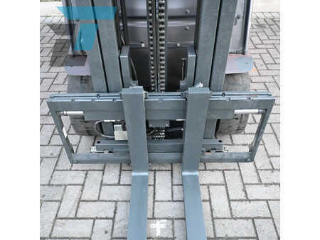 Eléctrico - 4 rodas 2018  Linde E30L-01 Elektrische Heftruck (13)