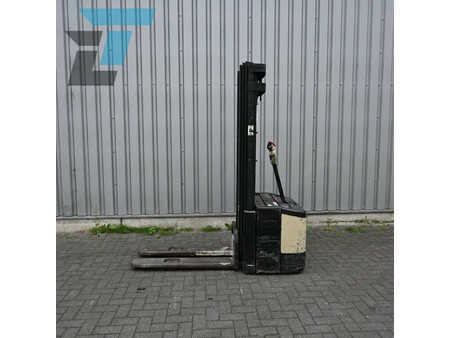 Stacker pedestre 2007  Crown Elektrische stapelaar Triplex (1)