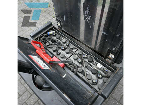 Stacker pedestre 2007  Crown Elektrische stapelaar Triplex (10)