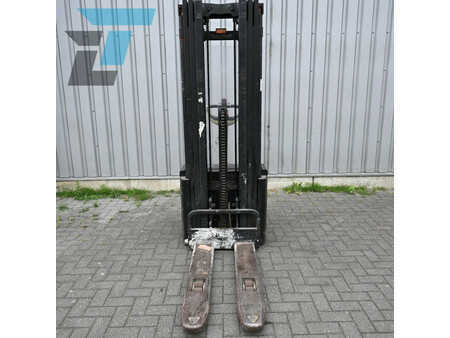Stacker pedestre 2007  Crown Elektrische stapelaar Triplex (12)